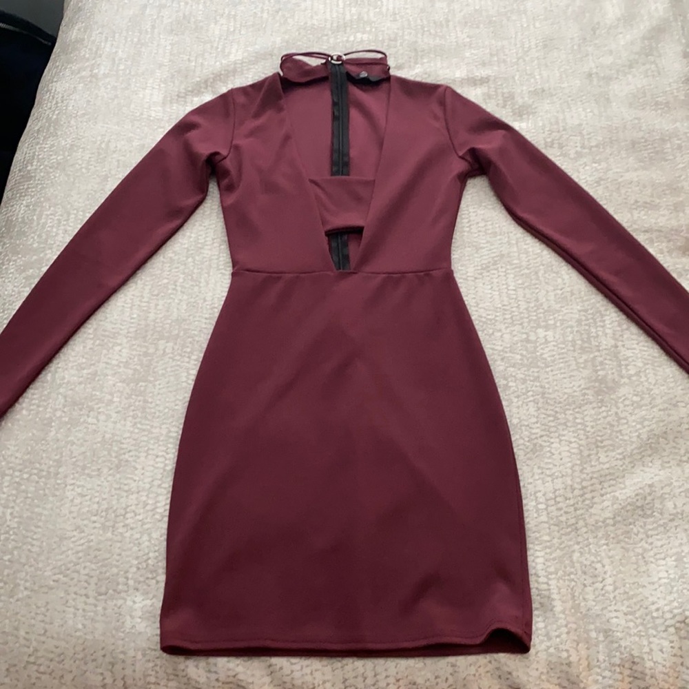 MISSGUIDED Maroon Choker Cut-out Longsleeve Dress